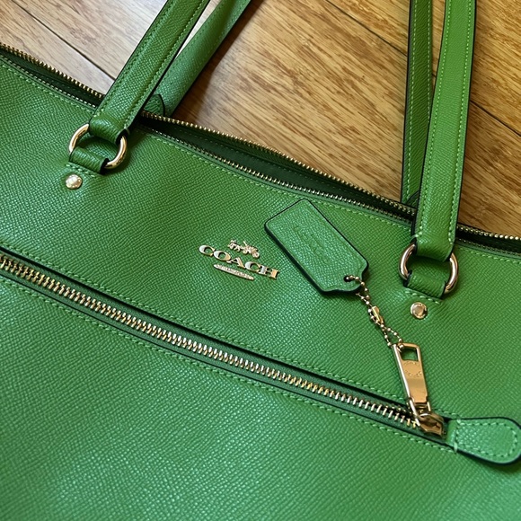 Green Coach Shoulder Bag - Picture 7 of 10